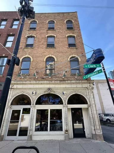 Main picture of 536 N Clark St