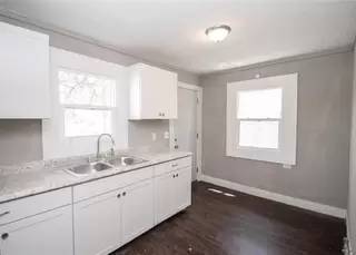 Main picture of 4114 1/2 E Washington St