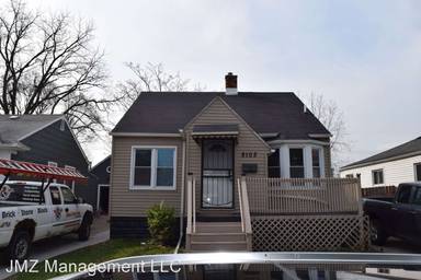 Main picture of 8102 Maxwell Ave