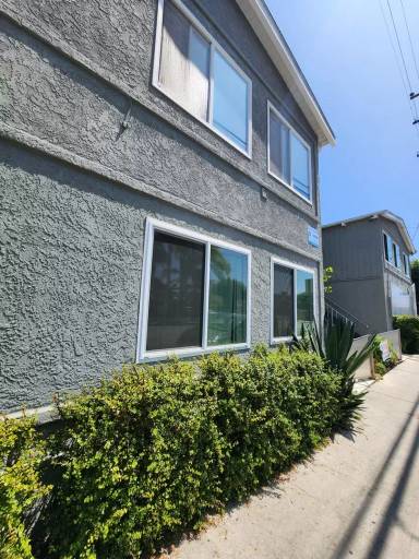 Main picture of 3243 E 10th St