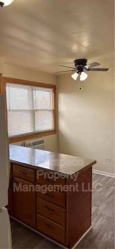 Main picture of 10124 S Pulaski Rd