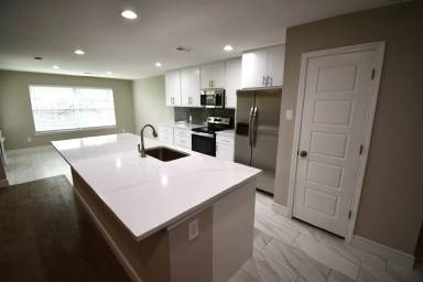 Main picture of 1204 Jeffery Trl