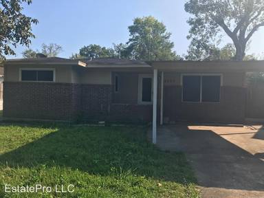 Main picture of 2385 Pierce St