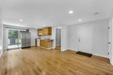 Main picture of 944 NE 155th Ave