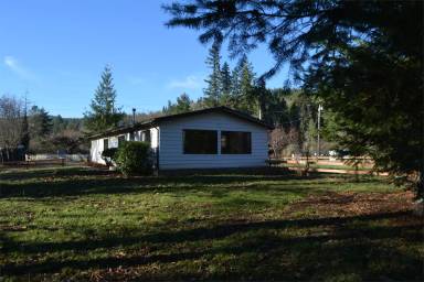 Main picture of 72790 Shoestring Rd