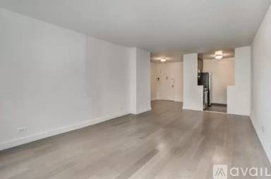 Main picture of 303 Mercer St