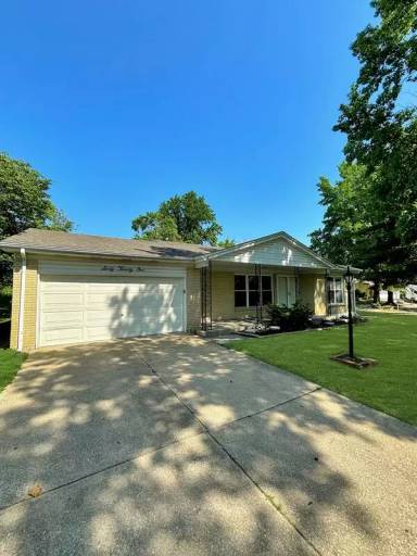 Main picture of 6021 Silver Fox Dr