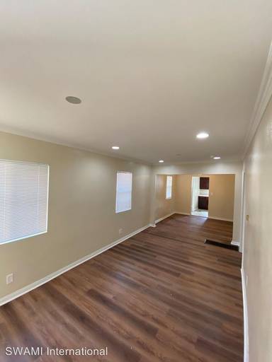 Main picture of 1428 W 84th Pl