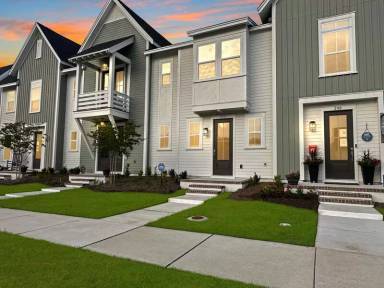 Main picture of 250 Symphony Ave