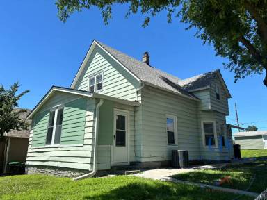 Main picture of 3352 T St