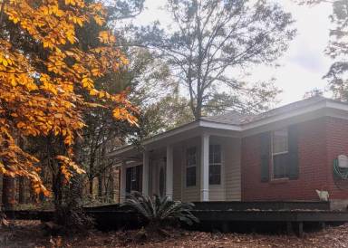Main picture of 13 W Lake Rd