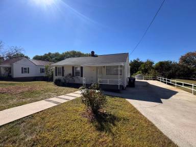 Main picture of 1413 Maple St