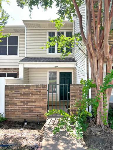 Main picture of 838 Creekside Dr