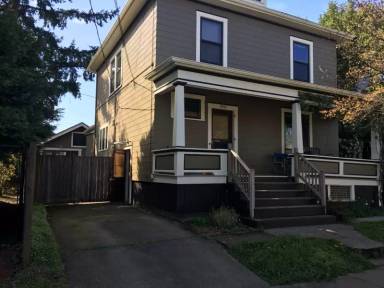 Main picture of 3533 NE Grand Ave