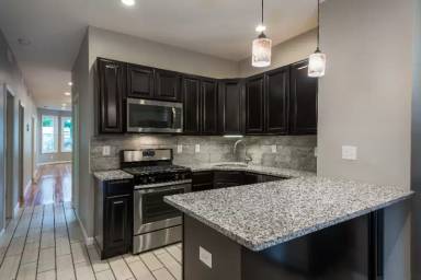 Main picture of 716 State St