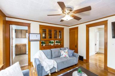 Main picture of 3344 Wyandotte St