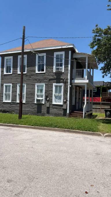 Main picture of 2806 Avenue M 1/2