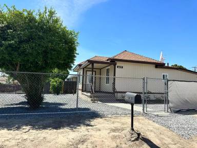 Main picture of 415 Oak St