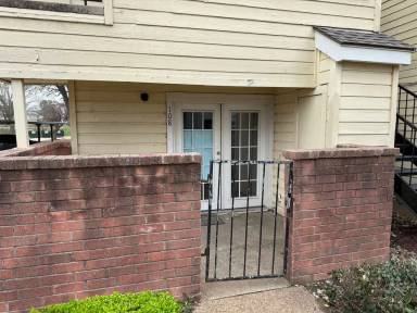 Main picture of 1804 E 66th Pl