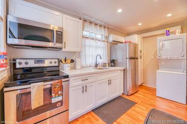 Main picture of 227 SW 30th Ave