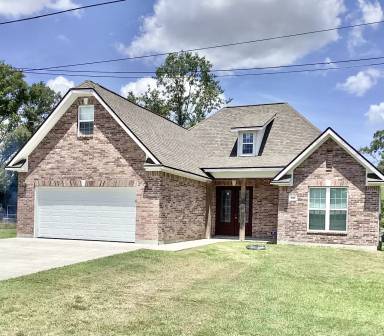 Main picture of 570 Dewey Rd