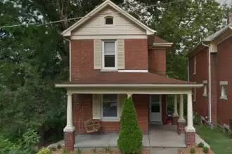 Main picture of 102 S Elm St