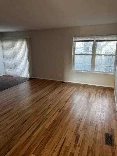 Main picture of 609 E 5th St