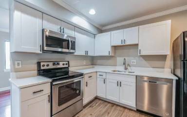 Main picture of 605 Center St