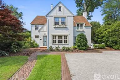 Main picture of 2318 Mimosa Pl