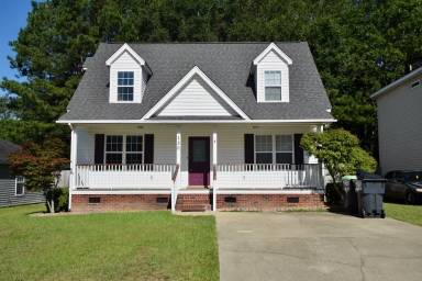 Main picture of 136 Montclaire Cir