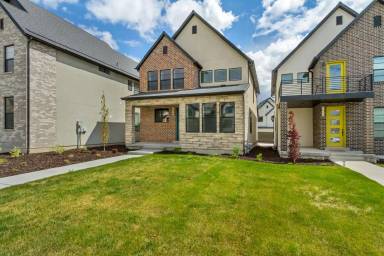 Main picture of 2412 N Sunmore Way