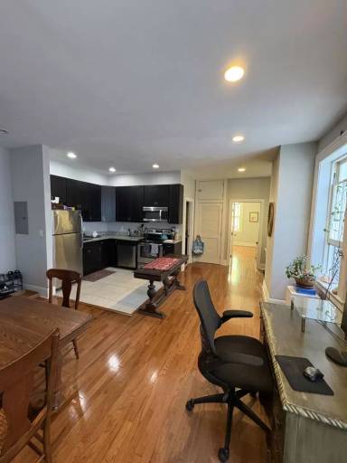 Main picture of 1730 Bank St