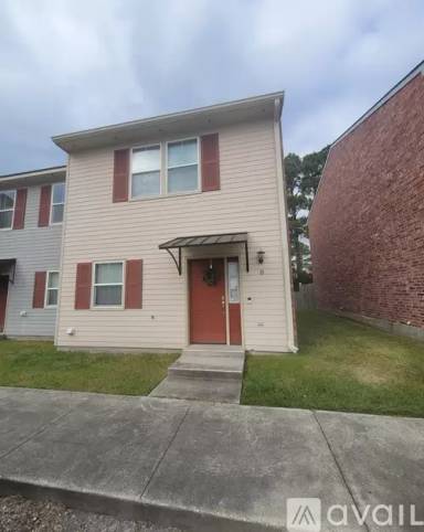 Main picture of 8 Townhouse Cv