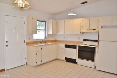 Main picture of 5825 Lincoln St
