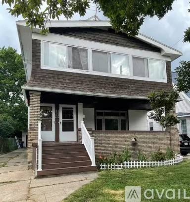 Main picture of 2144 Wascana Ave