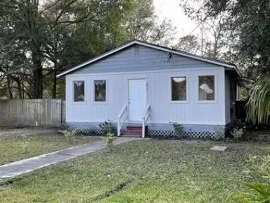 Main picture of 5910 Droad St