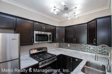 Main picture of 2013 Eastern Pkwy