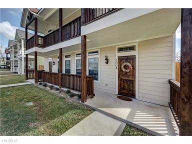 Main picture of 302 Live Oak St