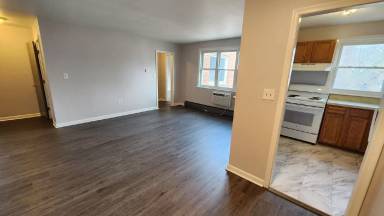 Main picture of 41 W Beacon St