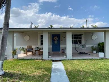 Main picture of 9901 SW 49th St
