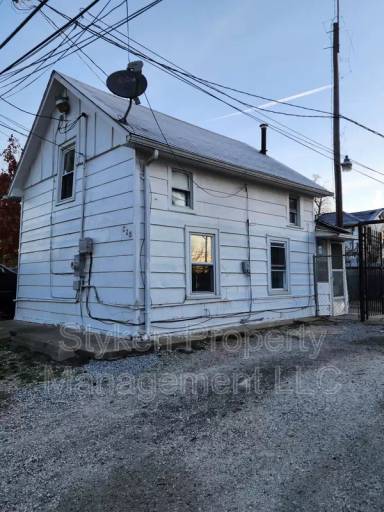 Main picture of 225 N Washington Ave