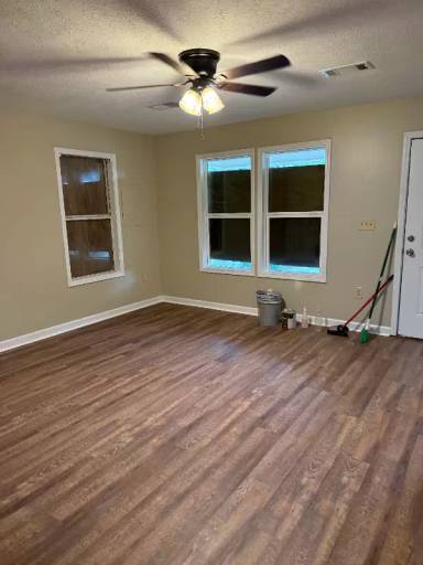 Main picture of 215 Maple St