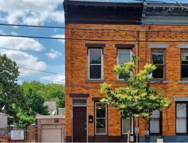 Main picture of 35 Mechanics Ave
