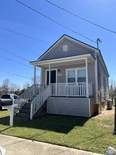 Main picture of 1400 Maple St