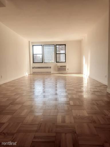 Main picture of 150 E 18th St Apartments