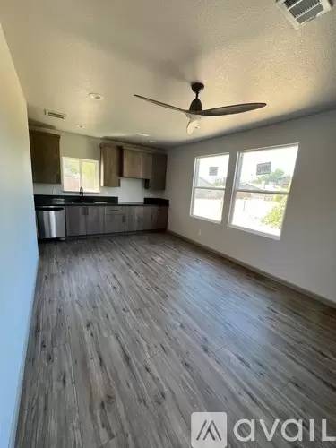 Main picture of 3333 Fresno St