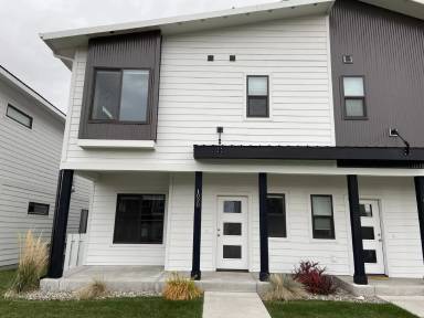 Main picture of 1000-1002 Rosa Way