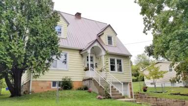 Main picture of 115 Maplewood Ln