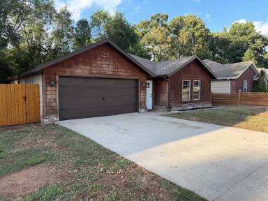 Main picture of 1407 Cresent St