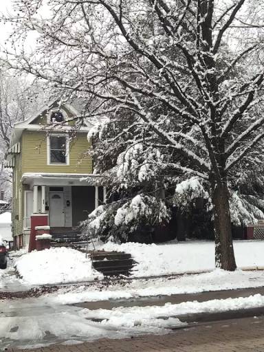 Main picture of 928 W Main St
